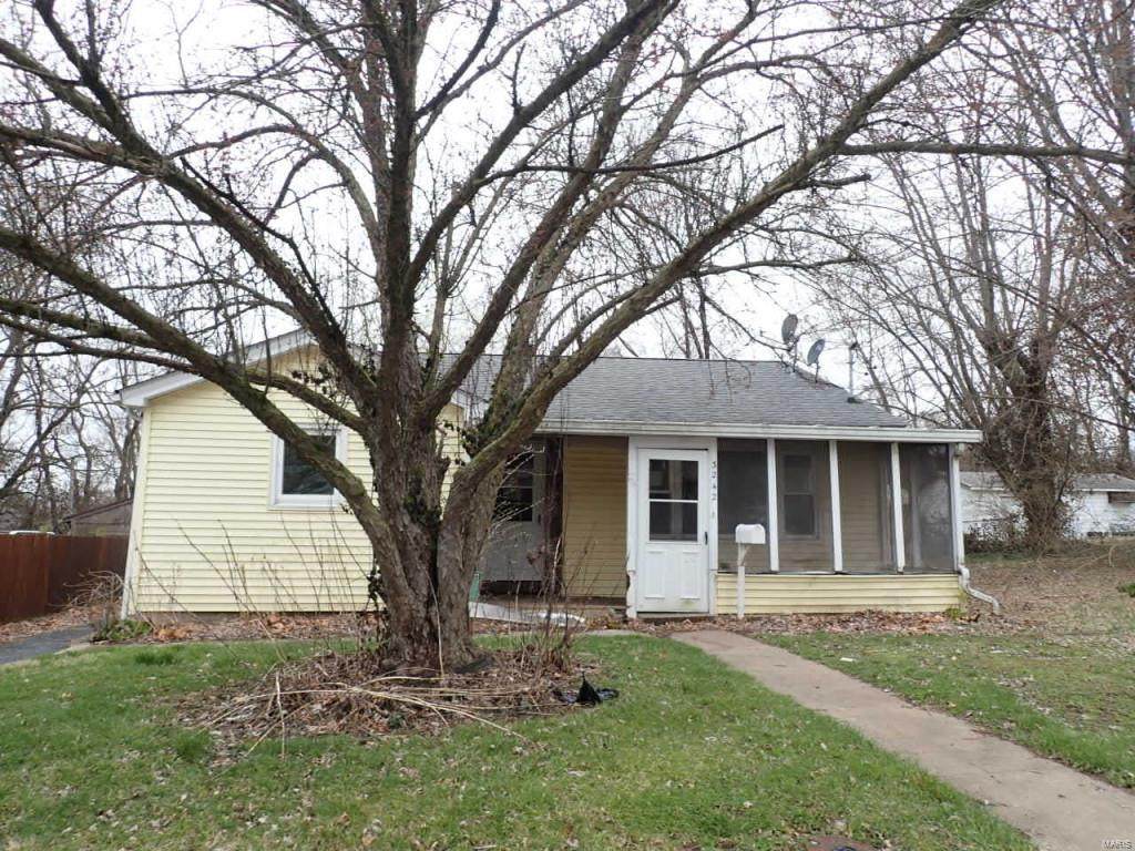 3242 Theresa - Photo 1
