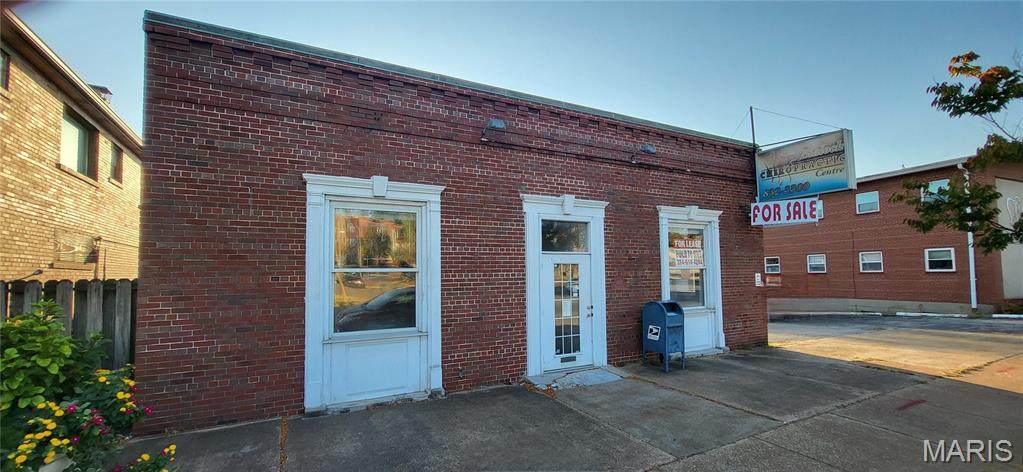 4615 Hampton Avenue - Photo 1