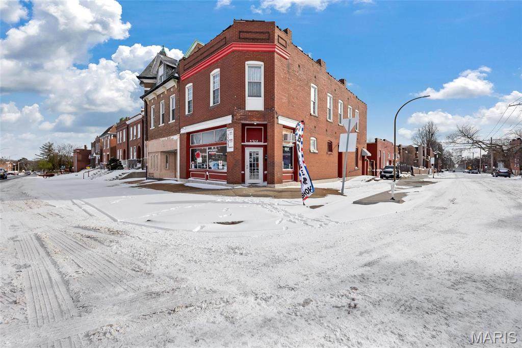 3328 Chippewa Street - Photo 1