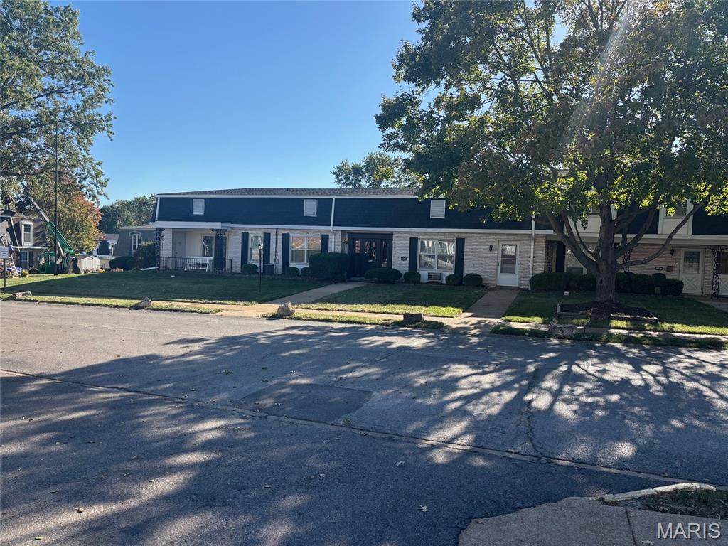 824 Dumont Place - Photo 1