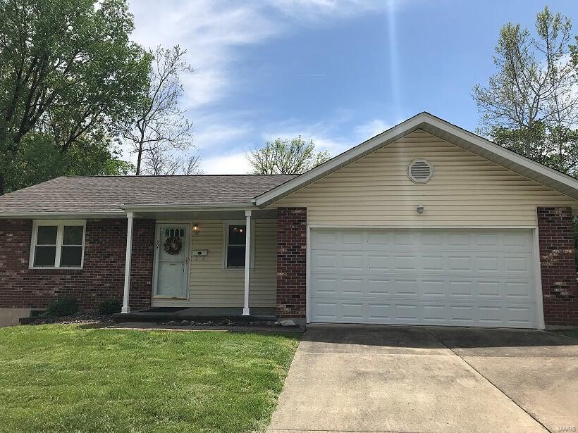 507 Camelot Drive - Photo 1