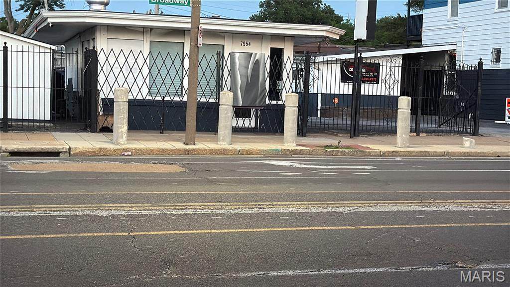 7954 Broadway - Photo 1