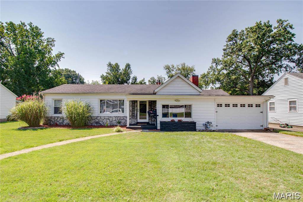 2216 Woodlawn Avenue - Photo 1