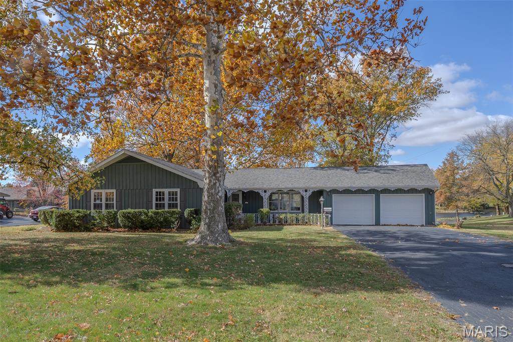 106 Lakeview Drive - Photo 1