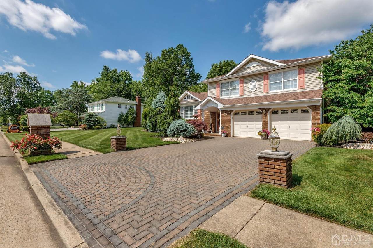 925 Ellis Parkway - Photo 1