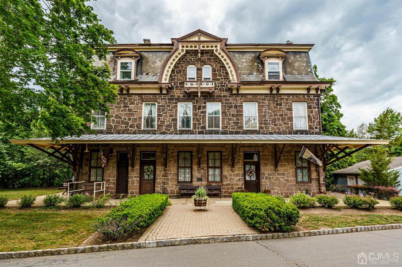 18 Railroad Place - Photo 1