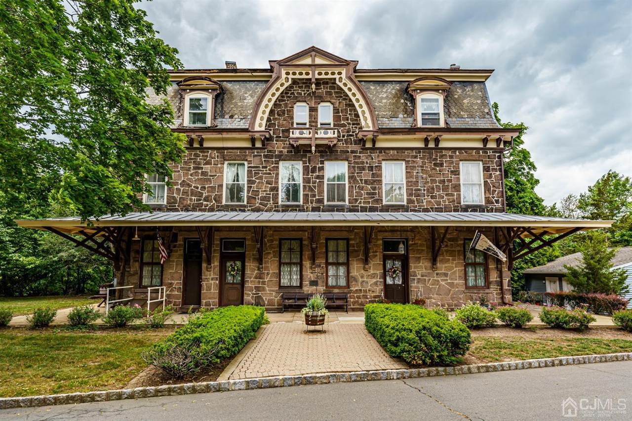 18 Railroad Place - Photo 1