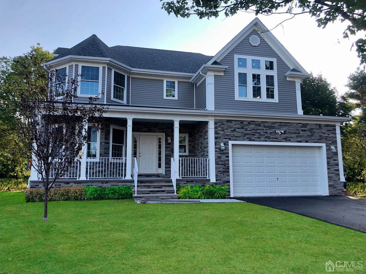 604 Arlington Avenue - Photo 1