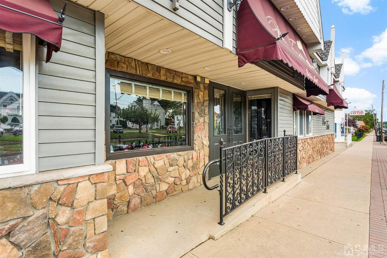 49 Railroad Avenue - Photo 1