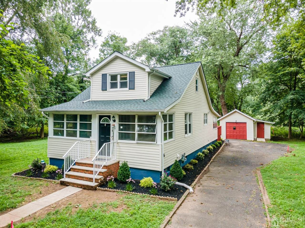 125 Lawrence Avenue - Photo 1