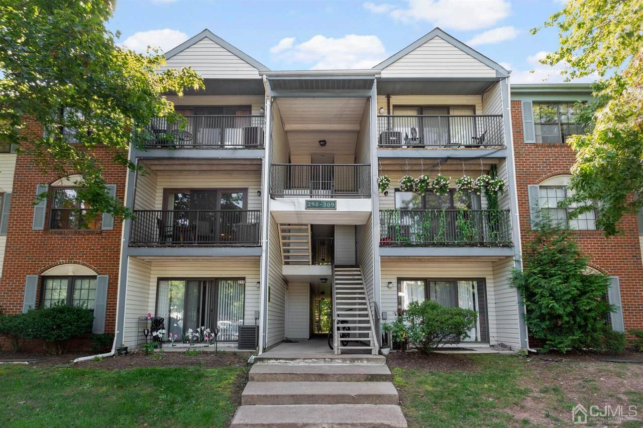 307 Hampshire Court - Photo 1