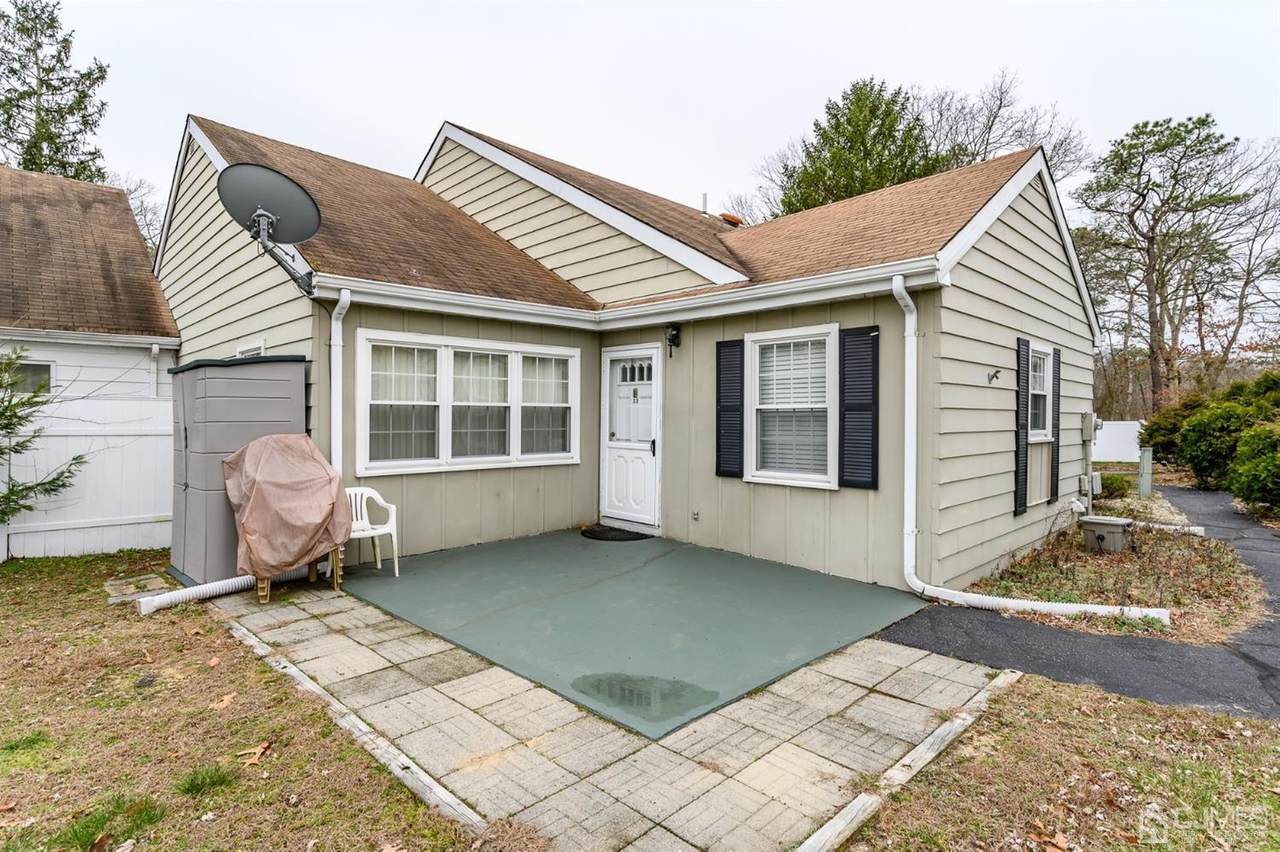 33 Dover Walk - Photo 1