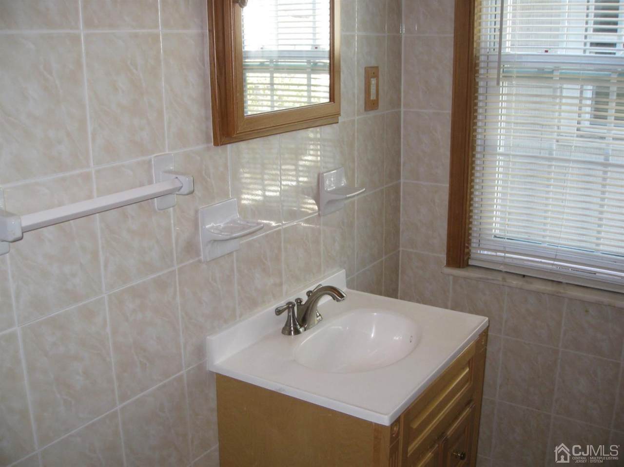 528 Amboy Avenue - Photo 1