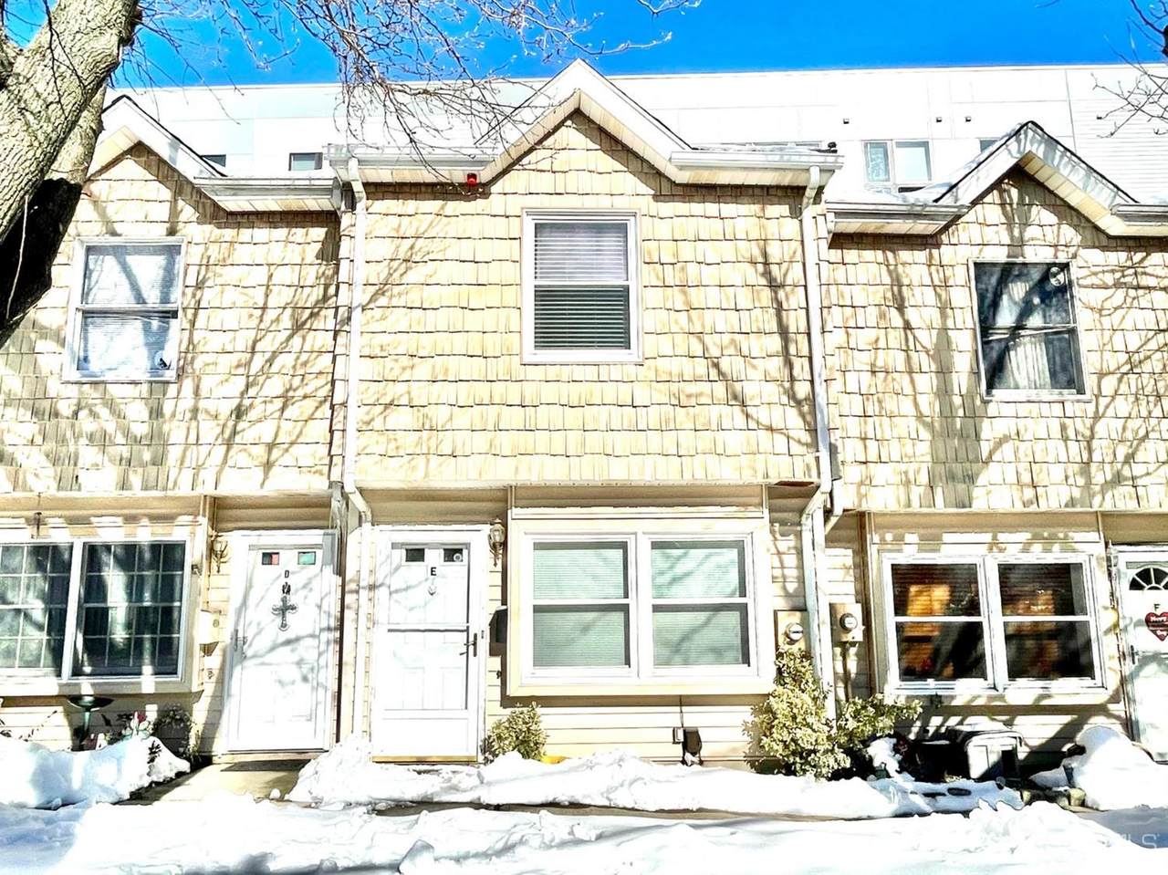 172 Roosevelt Avenue - Photo 1