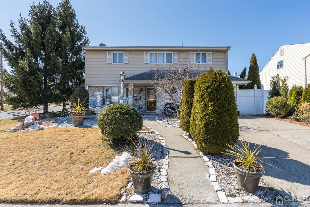 757 Shannon Avenue - Photo 1