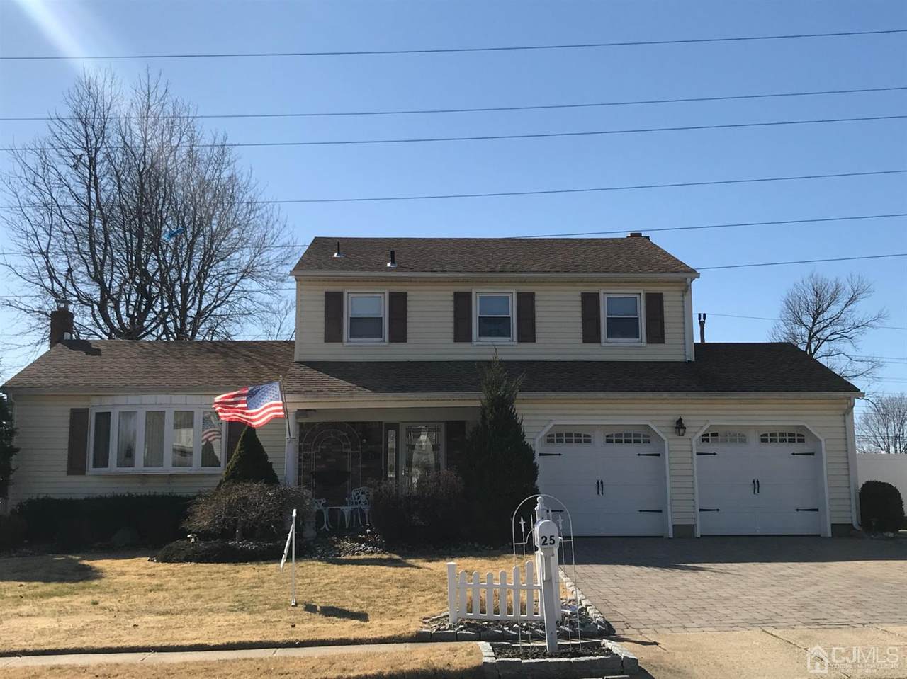 25 Roxy Avenue - Photo 1