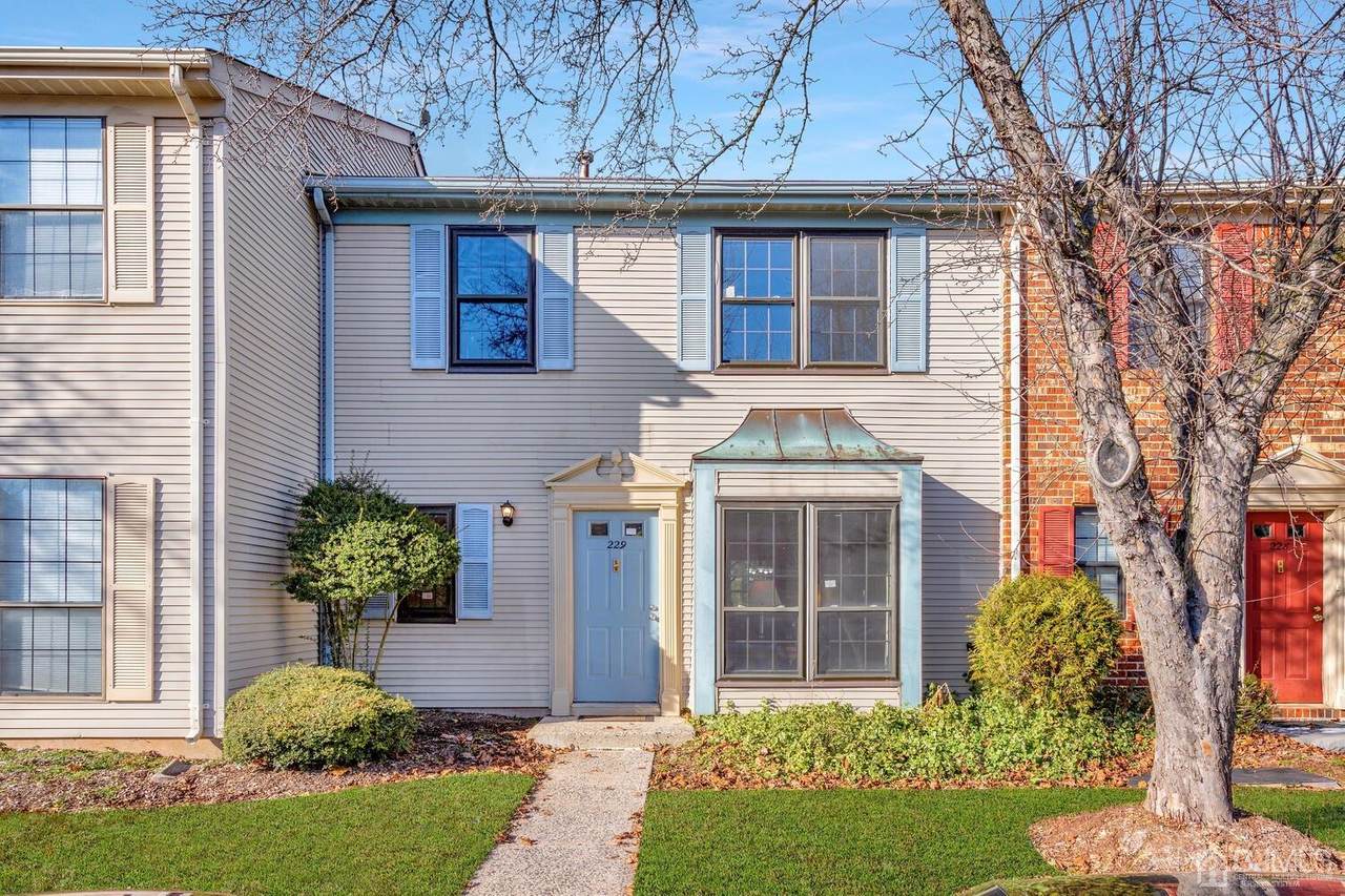 229 Hampshire Court - Photo 1