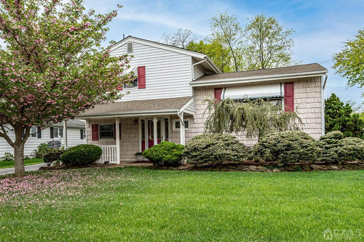 105 Brentwood Road - Photo 1