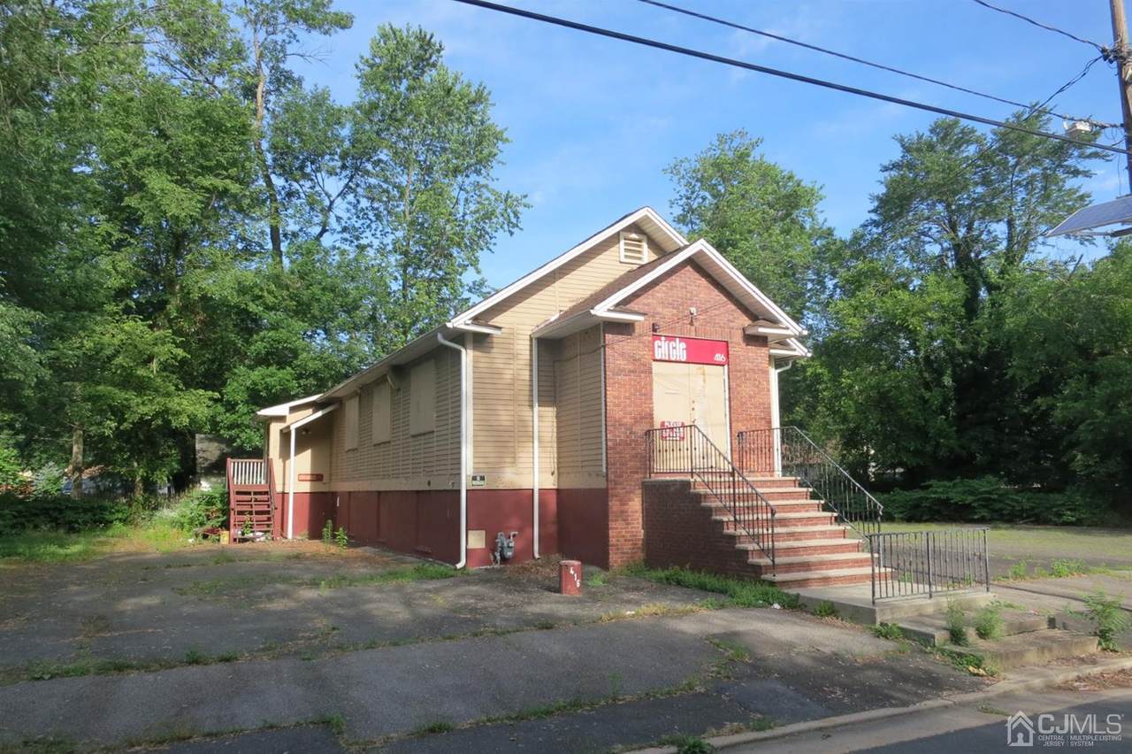 416 Victoria Avenue - Photo 1