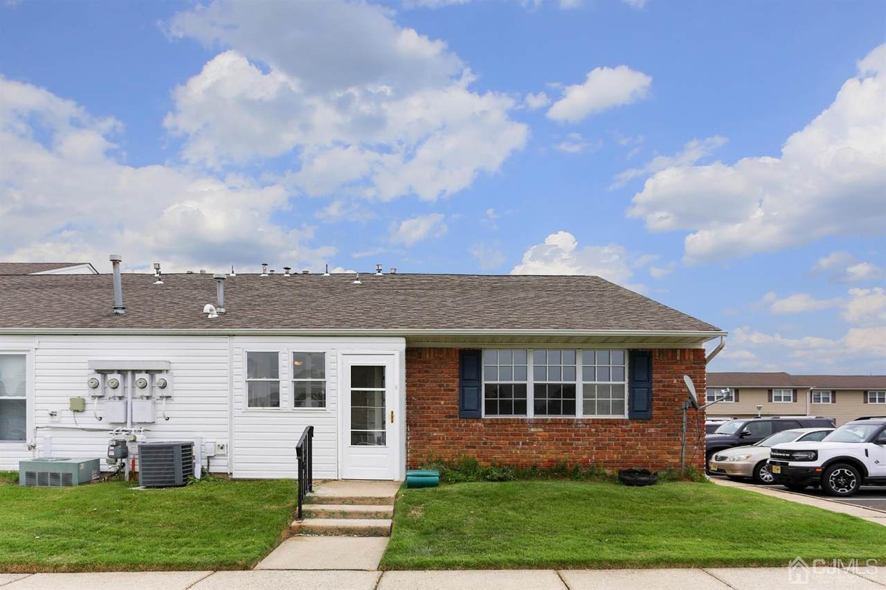 7 Valery Road - Photo 1