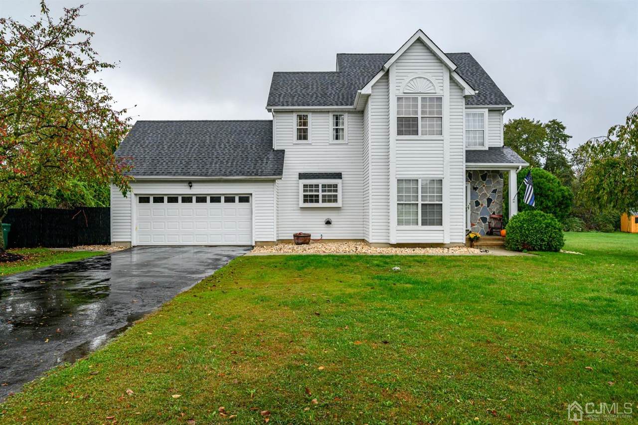 8 Lina Drive - Photo 1