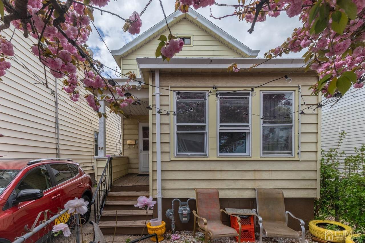 16 Alexander Street - Photo 1