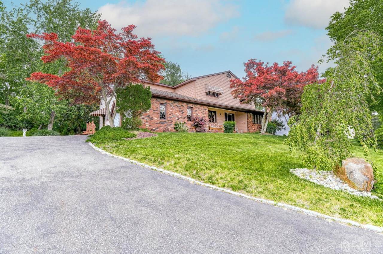 8 Dorothy Lane - Photo 1