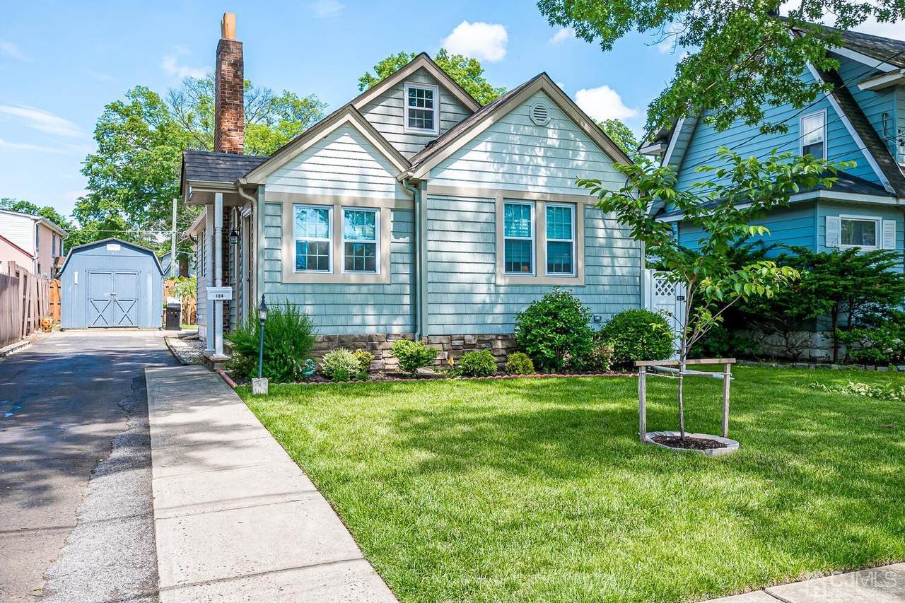 104 University Avenue - Photo 1