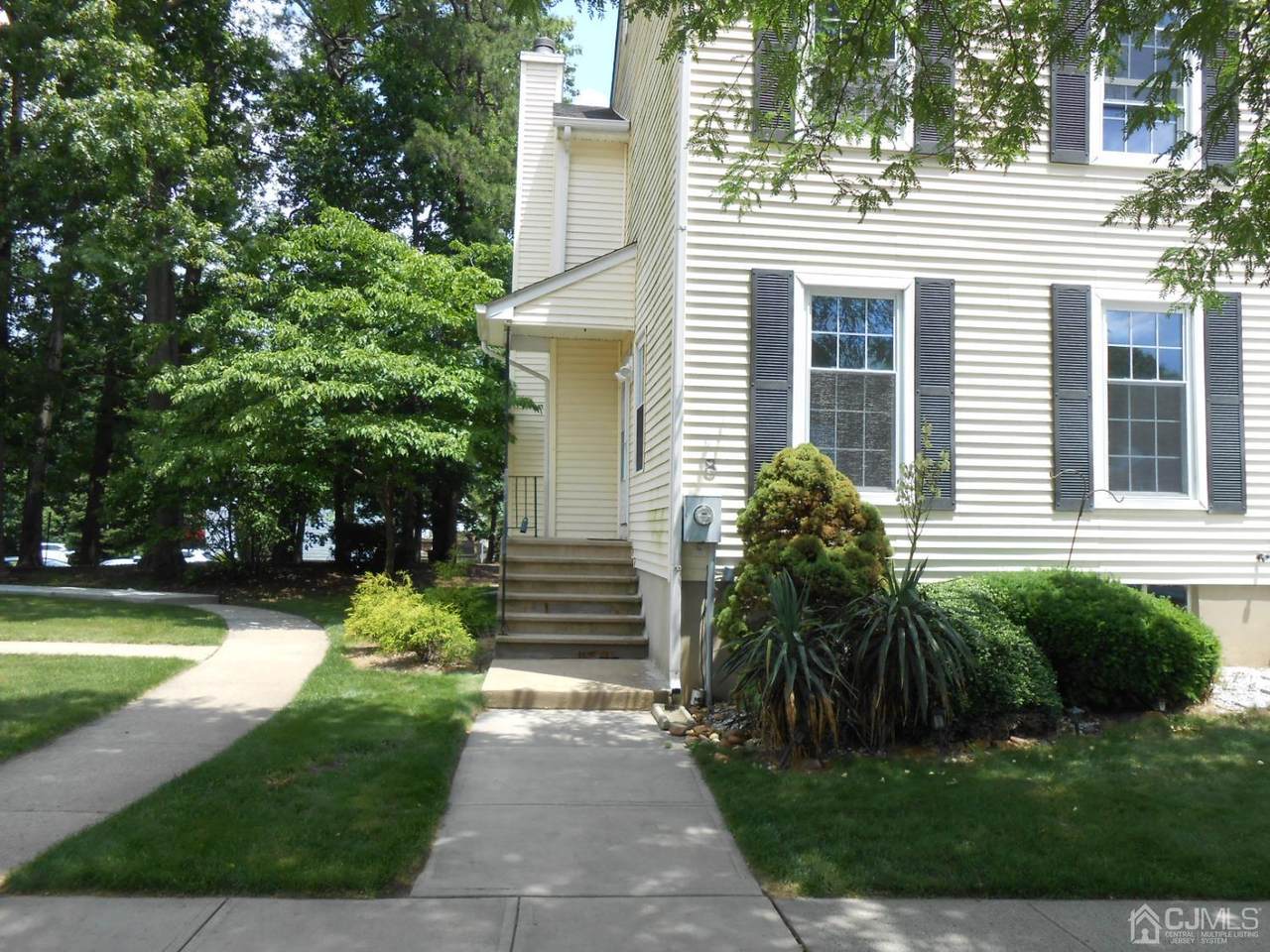 8 W Byrnes Lane - Photo 1