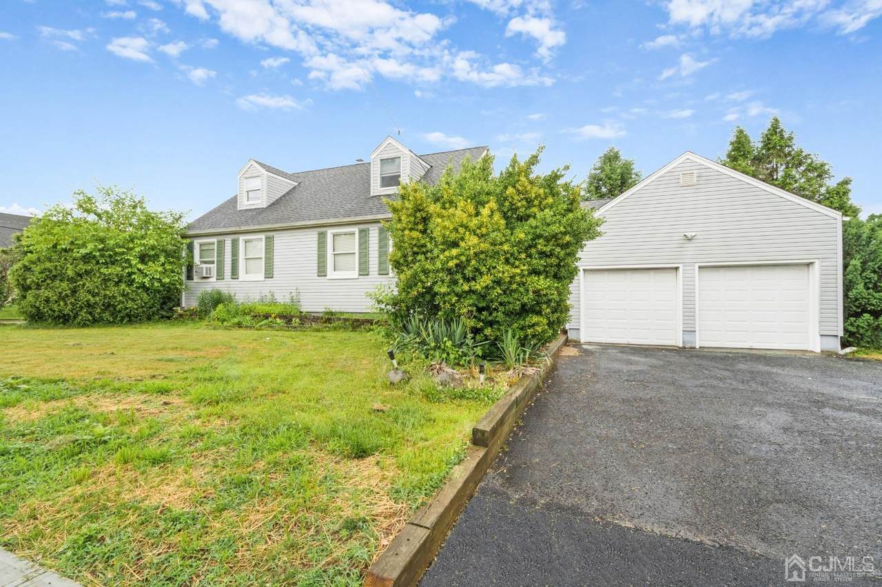 122 Netherwood Avenue - Photo 1