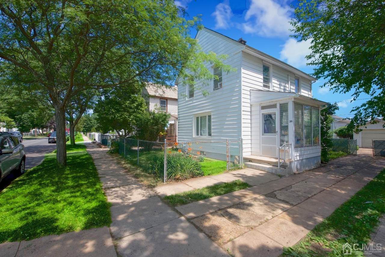 39 Lufberry Avenue - Photo 1