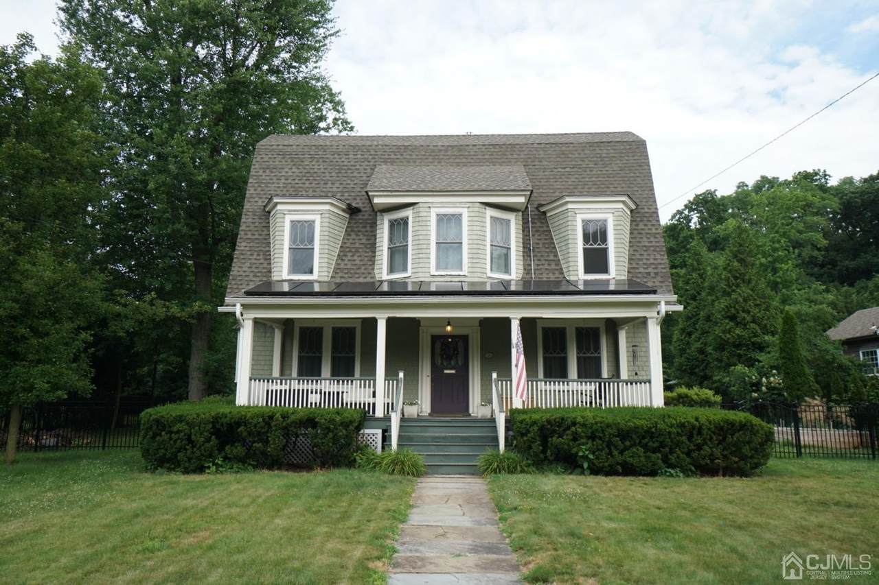368 Middlesex Avenue - Photo 1