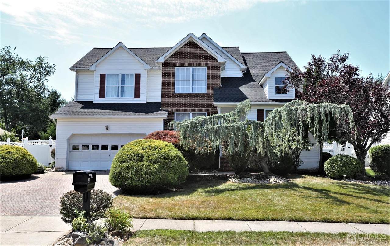 28 Lexington Road - Photo 1