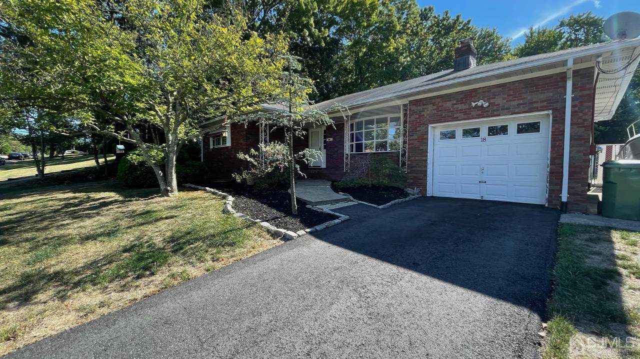 18 Adam Boulevard - Photo 1