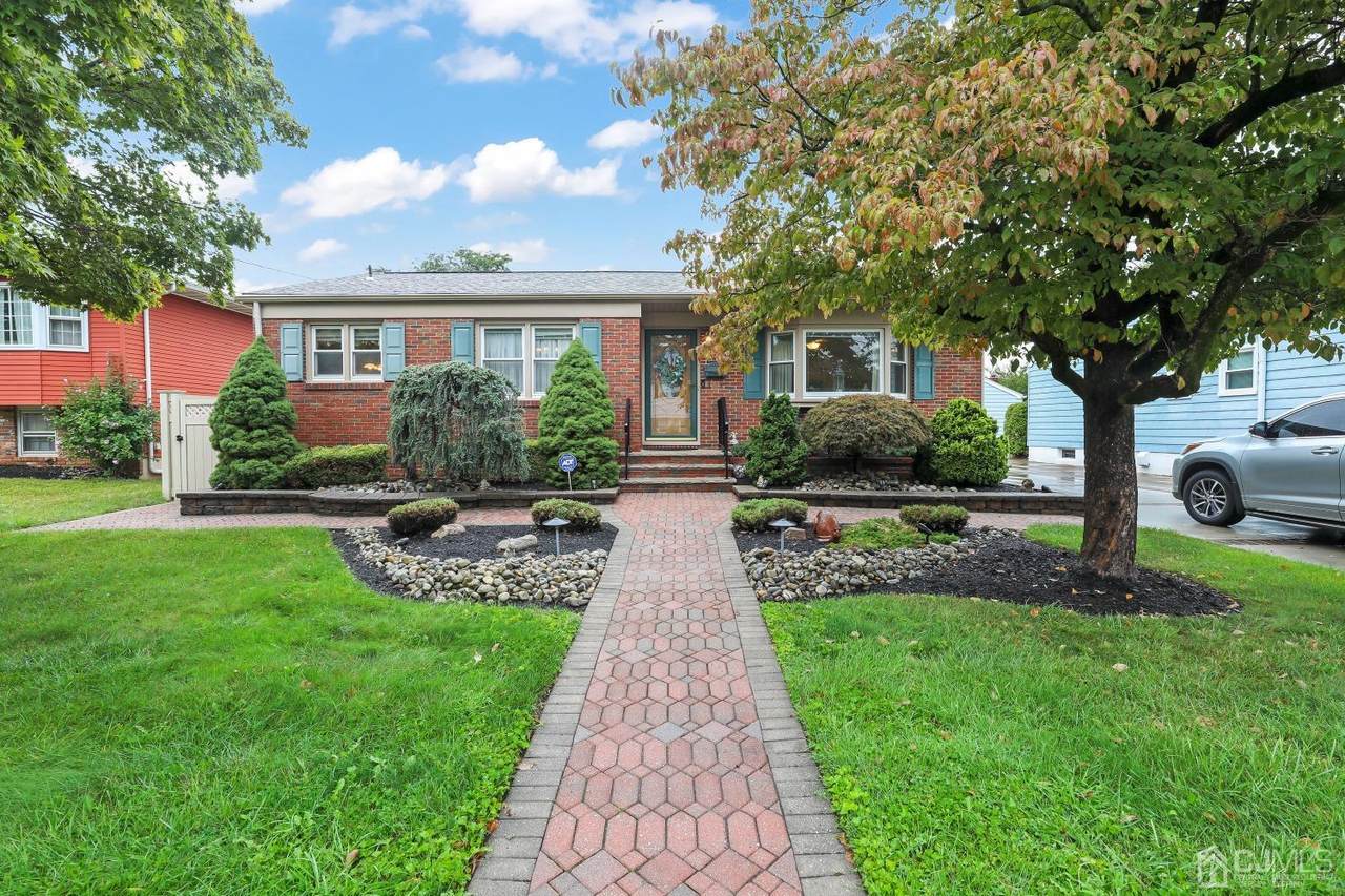 829 Evergreen Court - Photo 1
