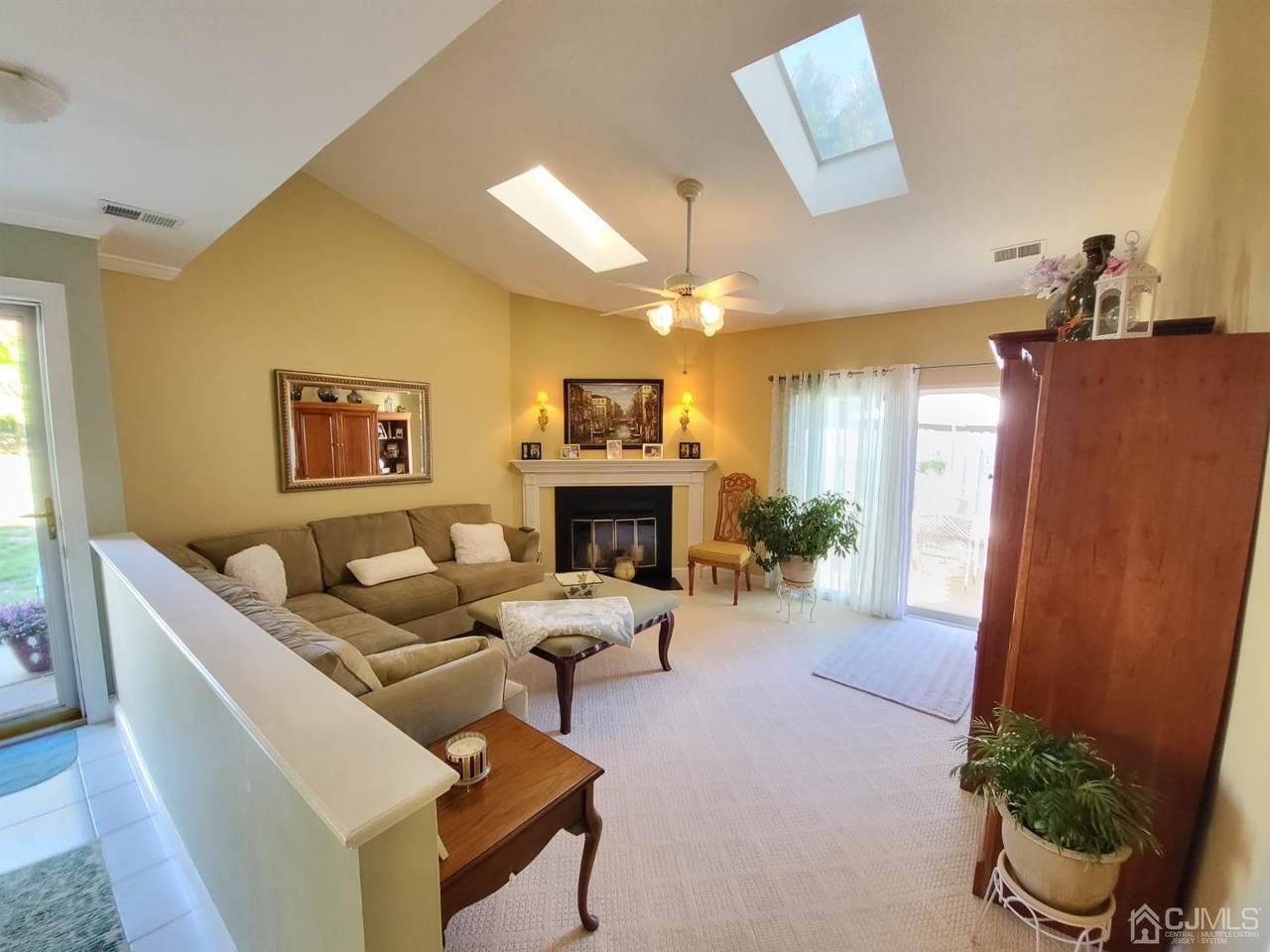 101 Lexington Circle - Photo 1