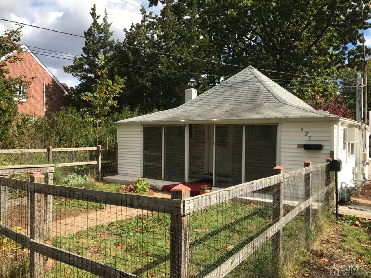227 Hilton Street - Photo 1