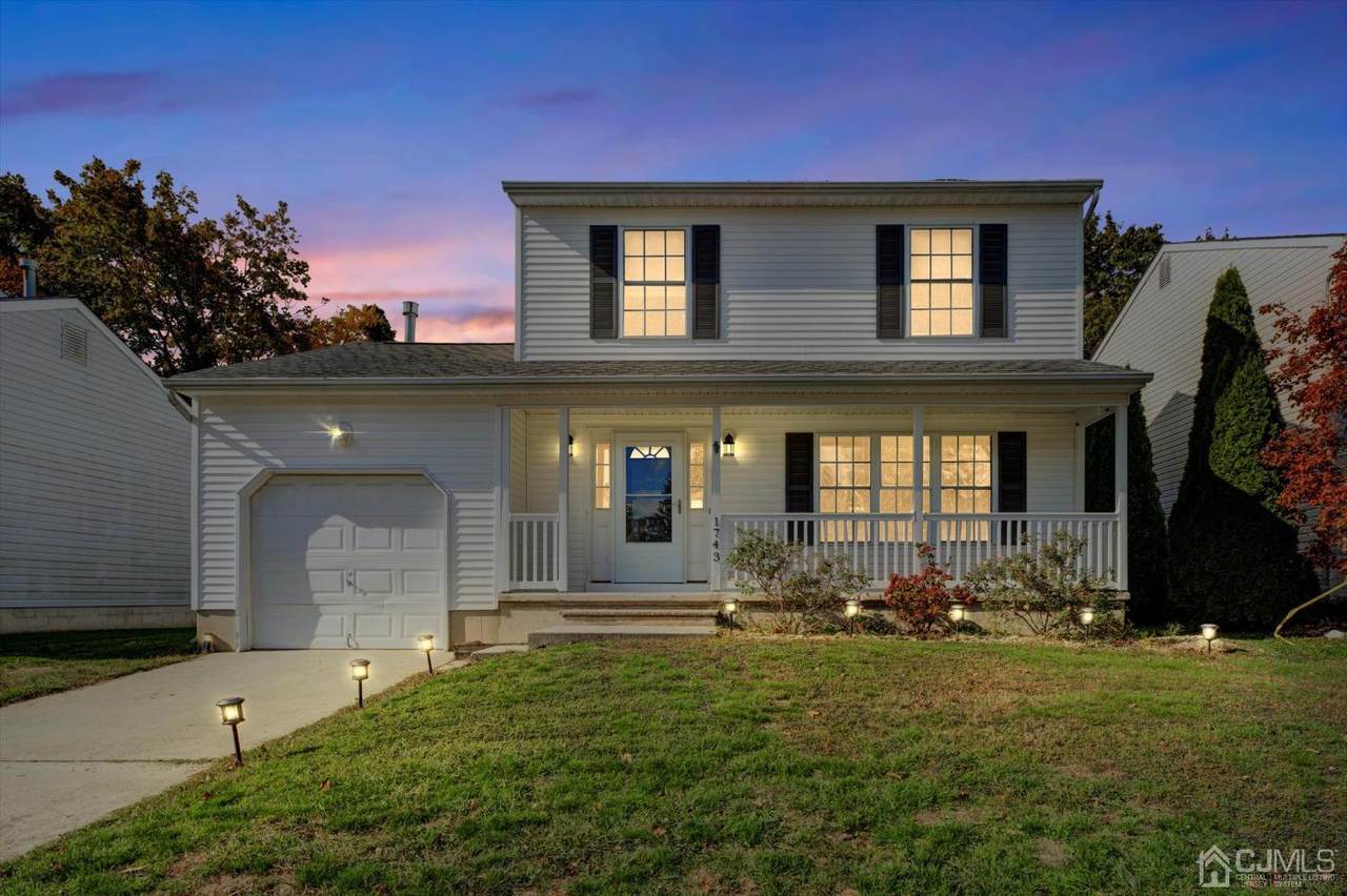 1743 Howard Street - Photo 1