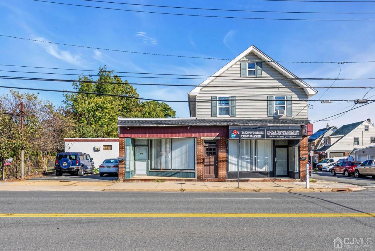 574 Amboy Avenue - Photo 1