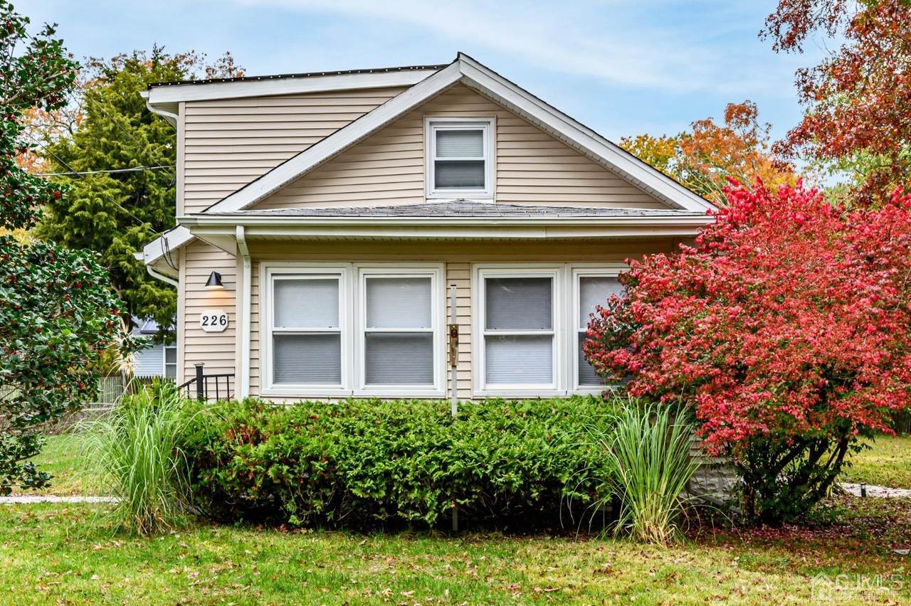 226 Davis Avenue - Photo 1