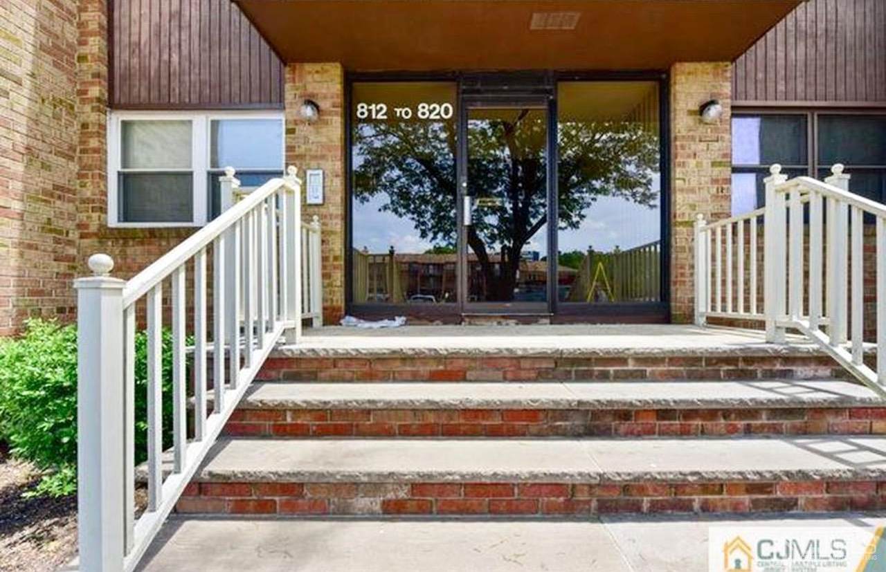 812 Sharon Garden Court - Photo 1