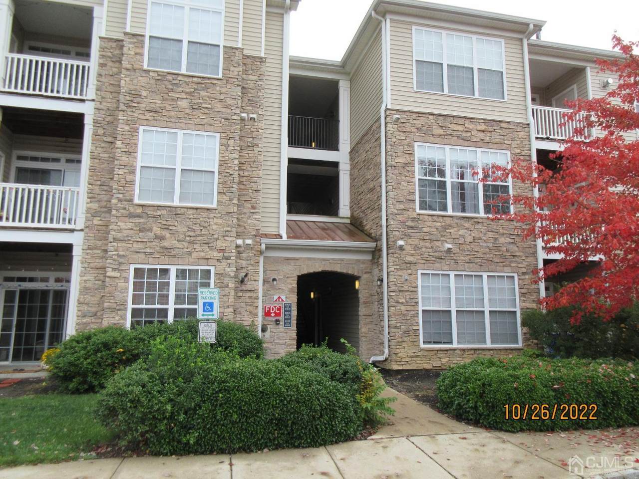 900 Wessex Place - Photo 1