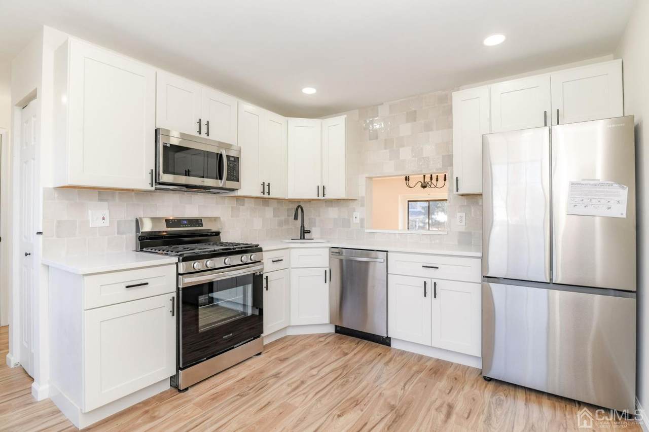 355 Bromley Place - Photo 1
