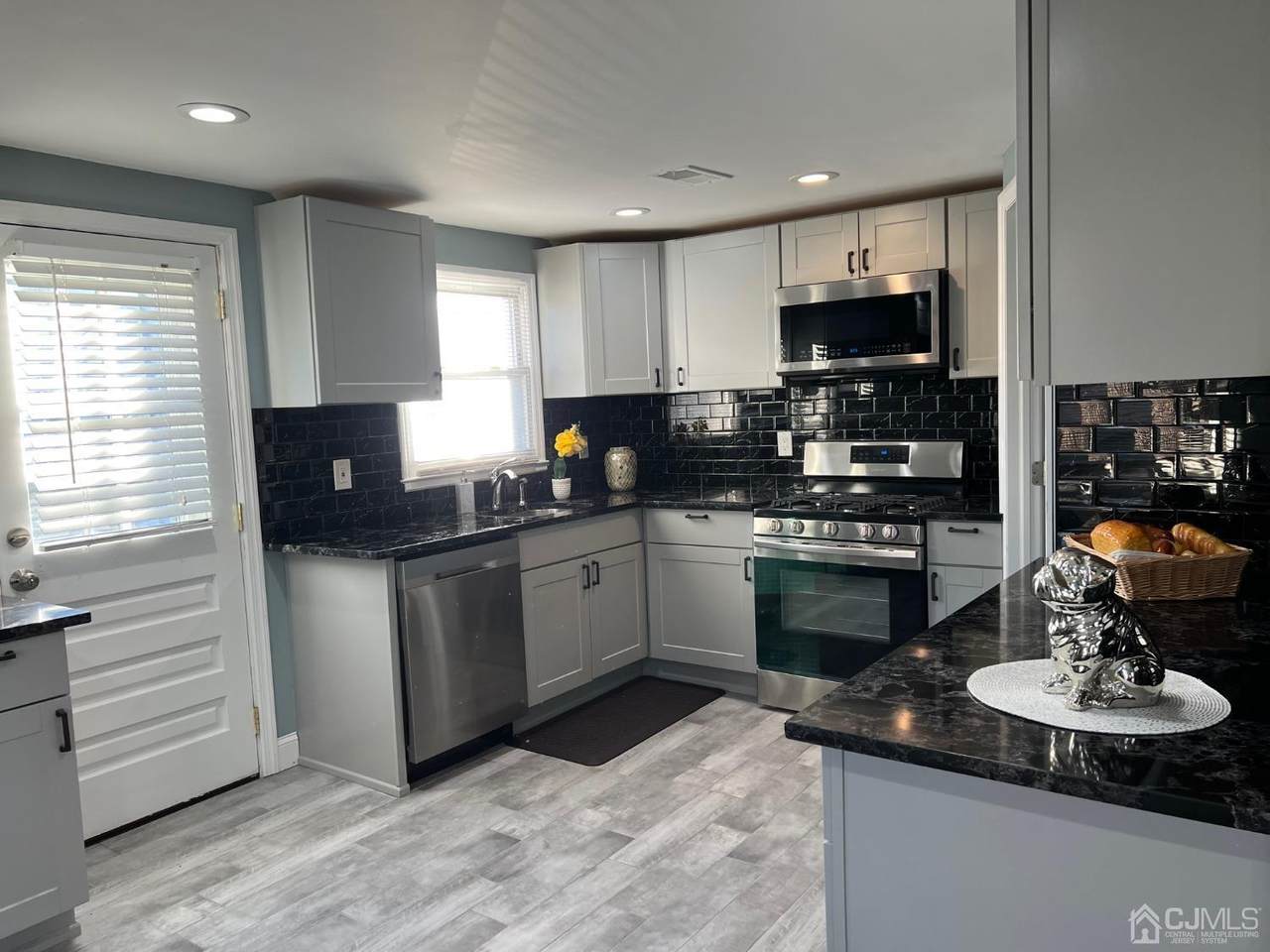 140 Newman Street - Photo 1