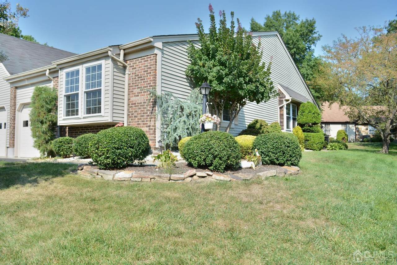 33 Daniel Webster Avenue - Photo 1