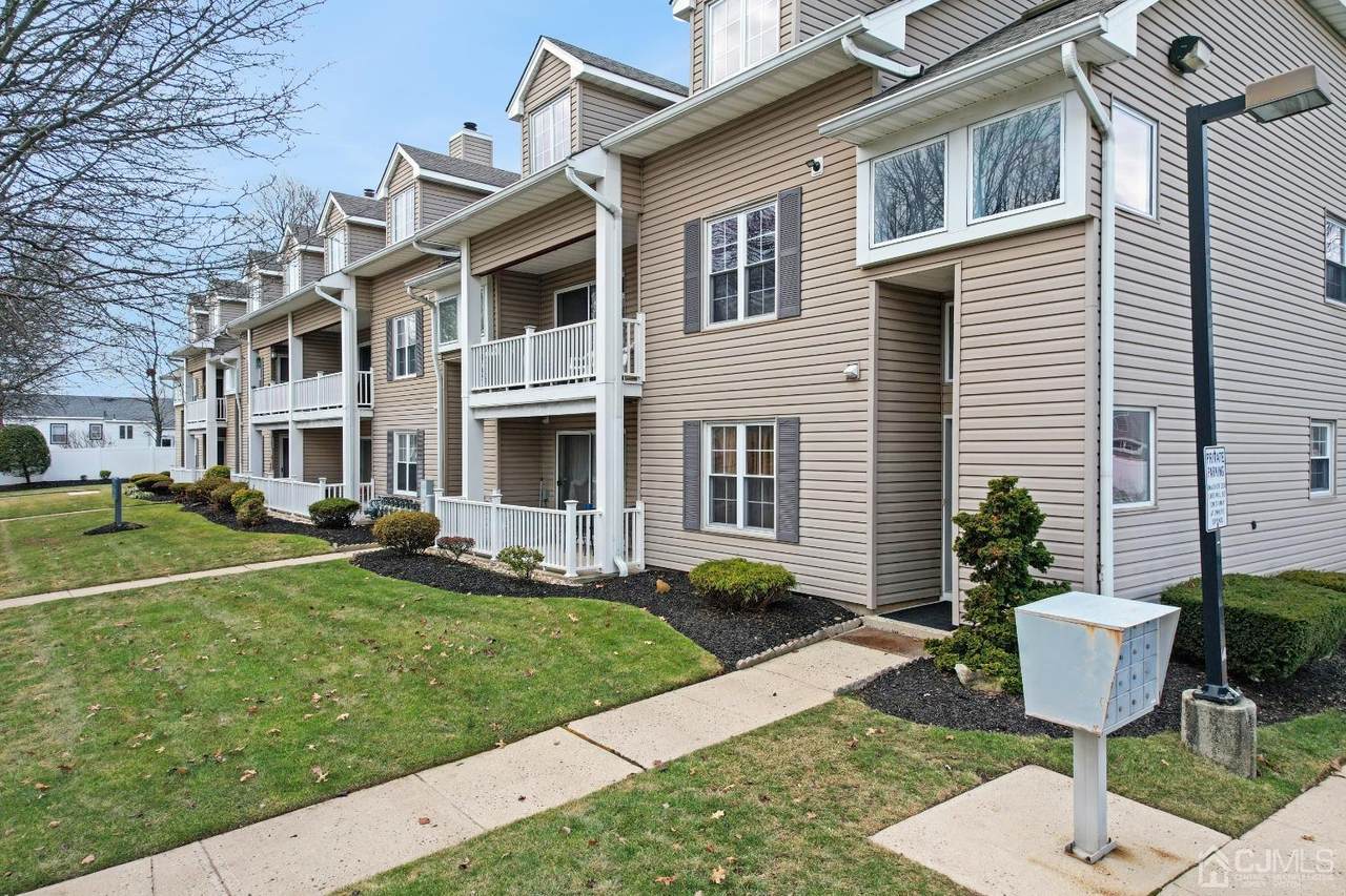 915 Montague Avenue - Photo 1