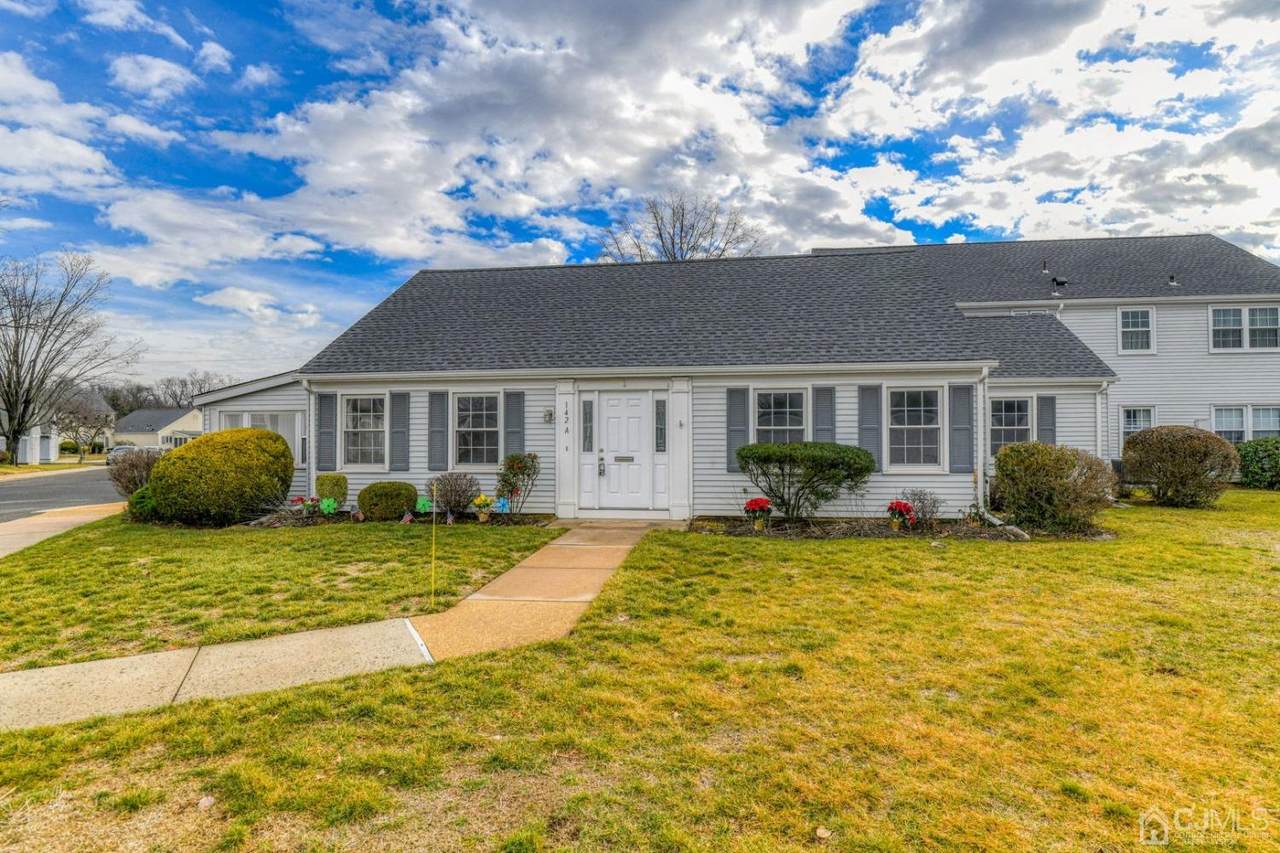 142 Putney Lane - Photo 1