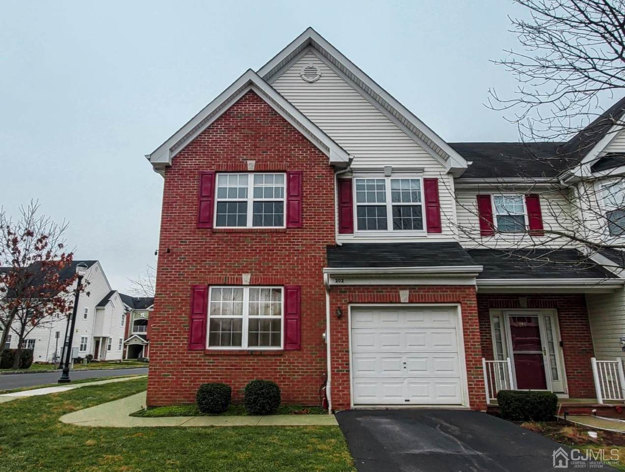 202 Alder Court - Photo 1