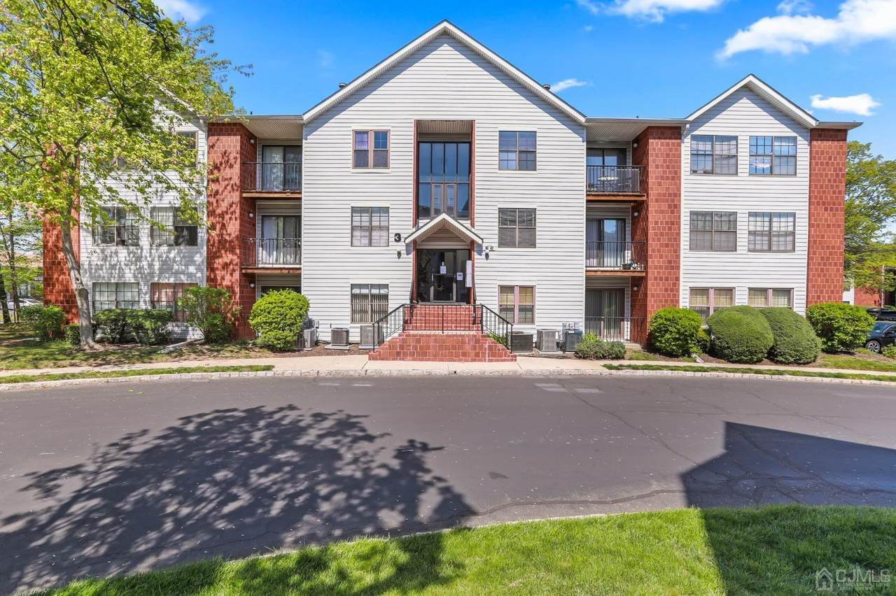 28 Boulder Drive, Edison, NJ 08817 (MLS 2411512R) The Dekanski Home