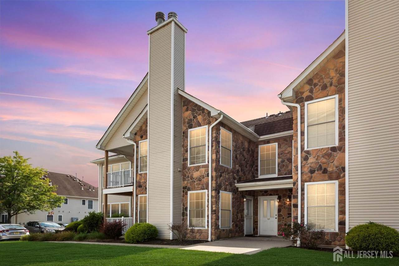 120 Chariot Court - Photo 1